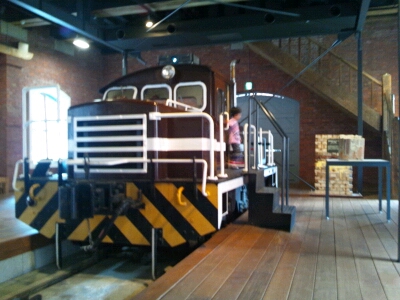 赤れんが倉庫内で展示されるDB10型ディーゼル機関車