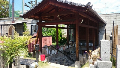 石像寺裏のお墓