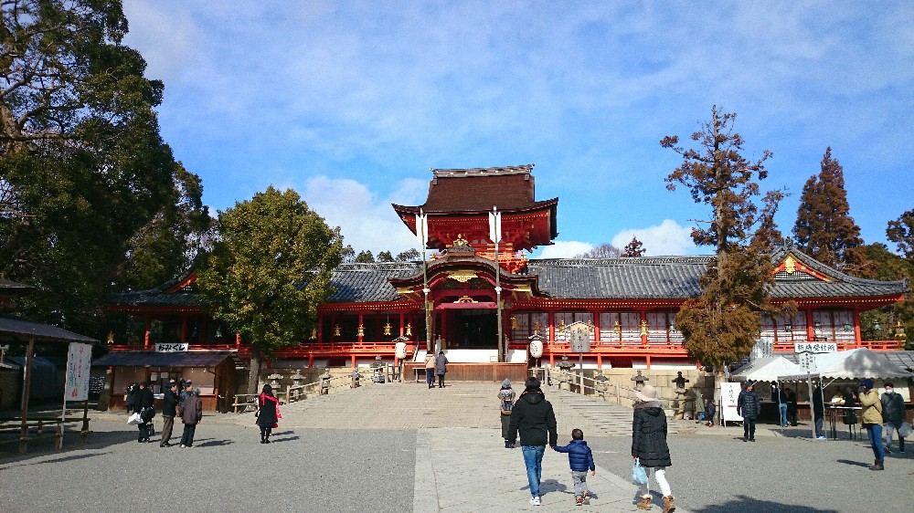 石清水八幡宮の境内と拝殿