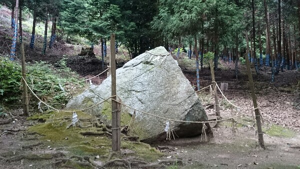 白鬚神社の磐座