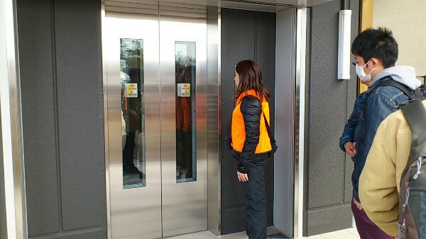 展望塔にはエレベーターがある