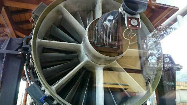 飛行神社に置かれている飛行機のエンジン