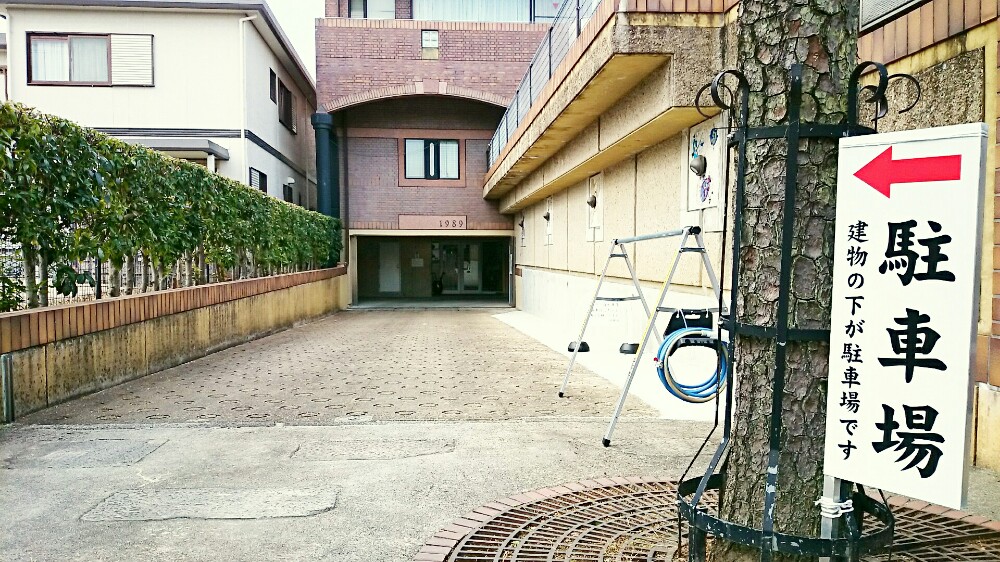 飛行神社の駐車場