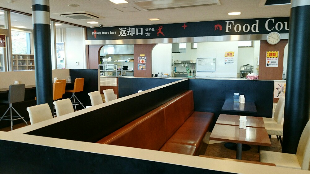 甲南パーキングエリアのフードコート
