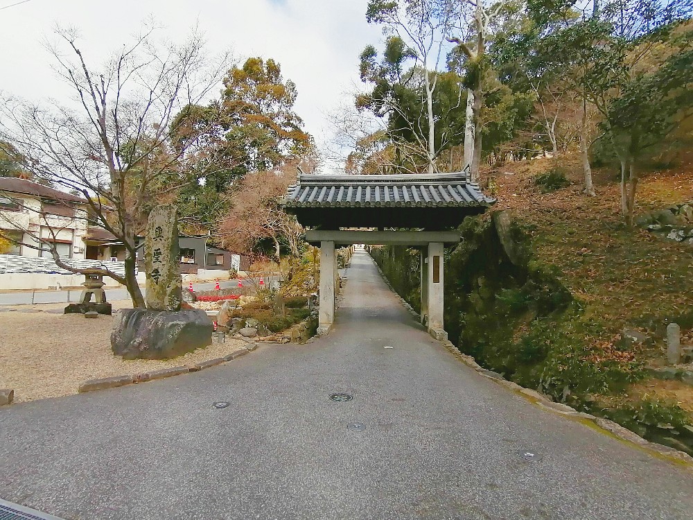 興聖寺の門