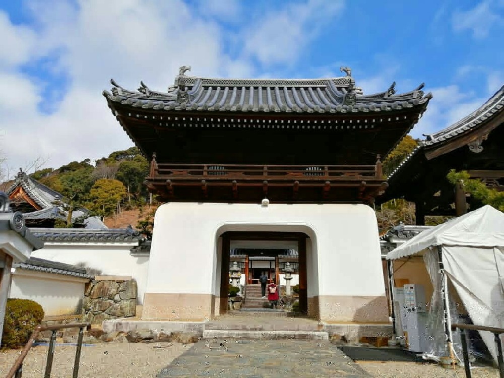 興聖寺の山門
