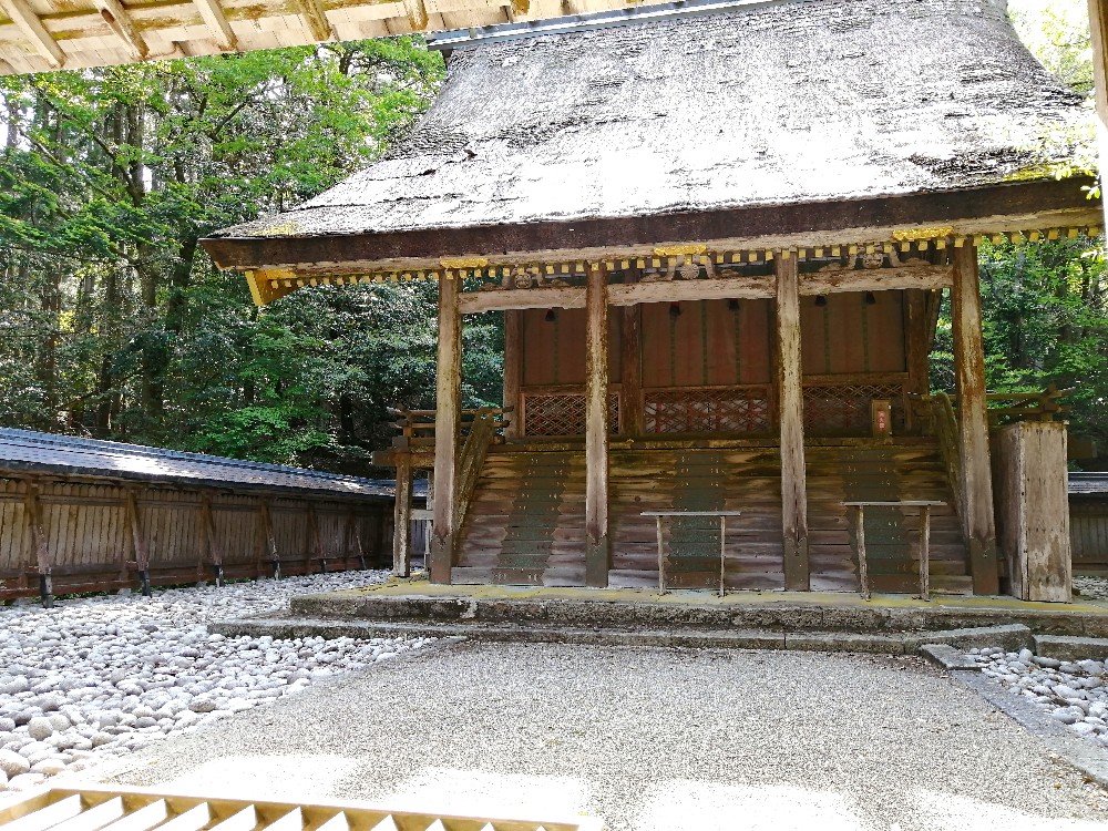 若狭彦神社の本殿