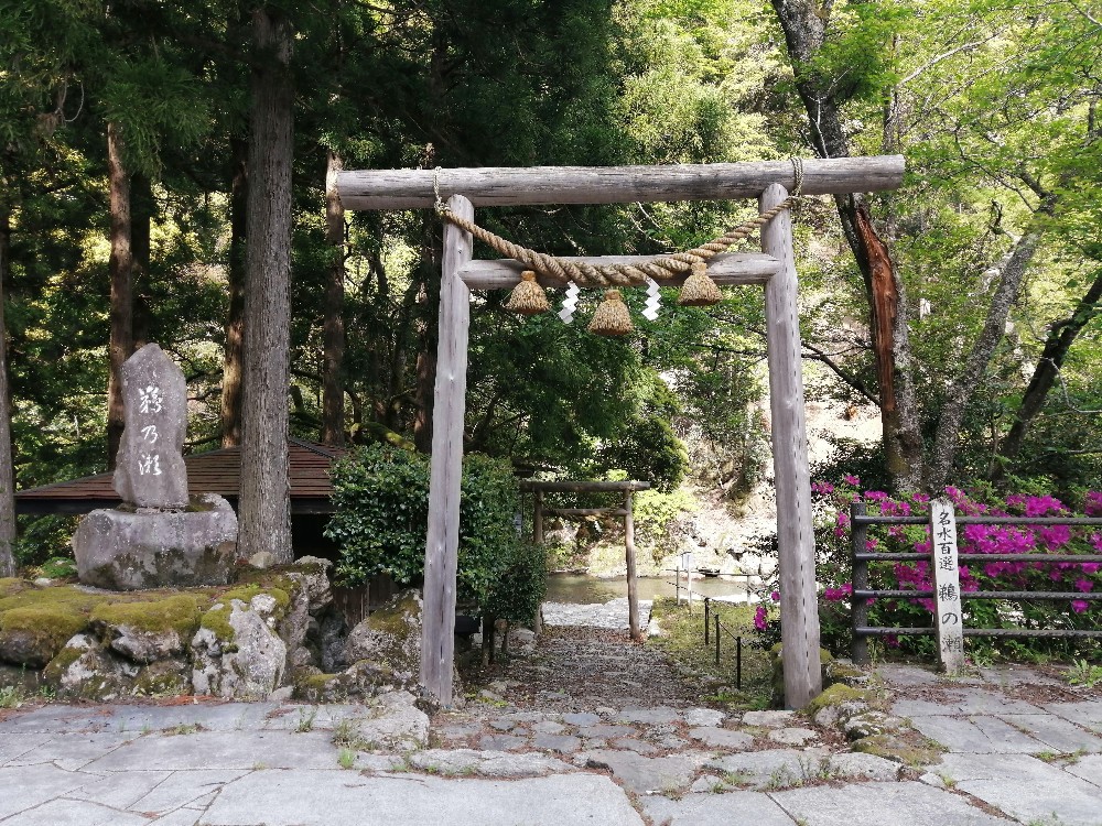 鵜の瀬の川へとおりる入口