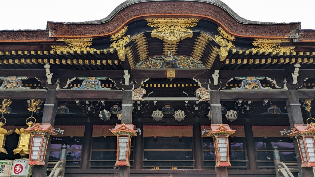 唯一の立ち牛の場所は北野天満宮の拝殿にいます