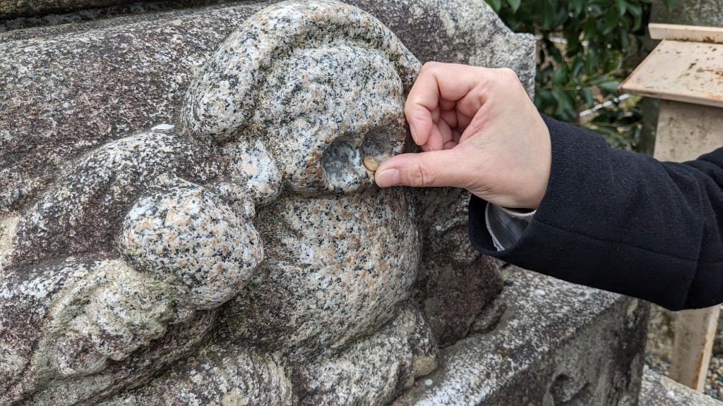 大黒天の口に小石を乗せると⋯
