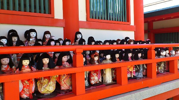 淡嶋神社で1番インパクトのある日本人形の数々
