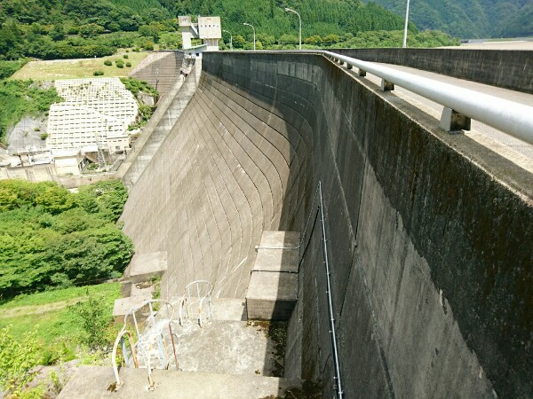永源寺ダム下流側の様子