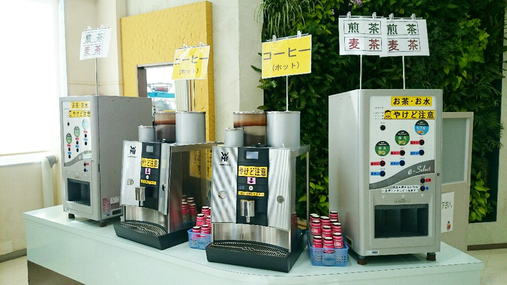 試食の後は無料のコーヒーコーナーで一息入れられる