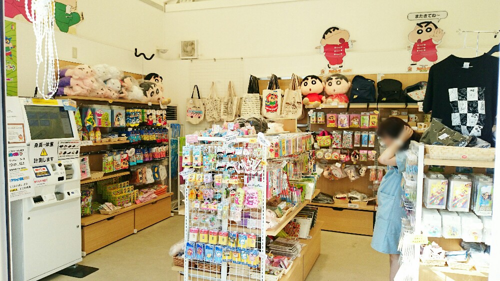 アドベンチャーパークにはクレヨンしんちゃんのグッズが売りている