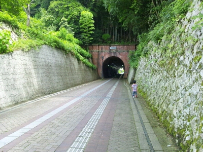 北吸トンネルへとつづく道