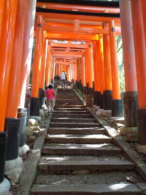 伏見稲荷のお山巡りを子連れでのぼる