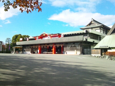 成田山不動尊の社殿前