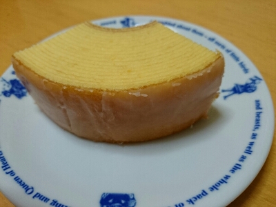 クラブハリエの特徴でもある「フォンダン（甘い砂糖の衣）」がうっすらとコーティングされている