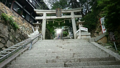 竹生島でそびえる長い階段