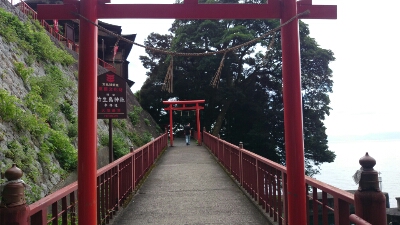 風情ある竹生島の赤い鳥居