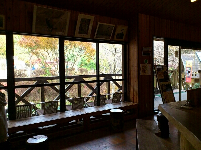 ピトンの小屋の中。休憩室になっている。