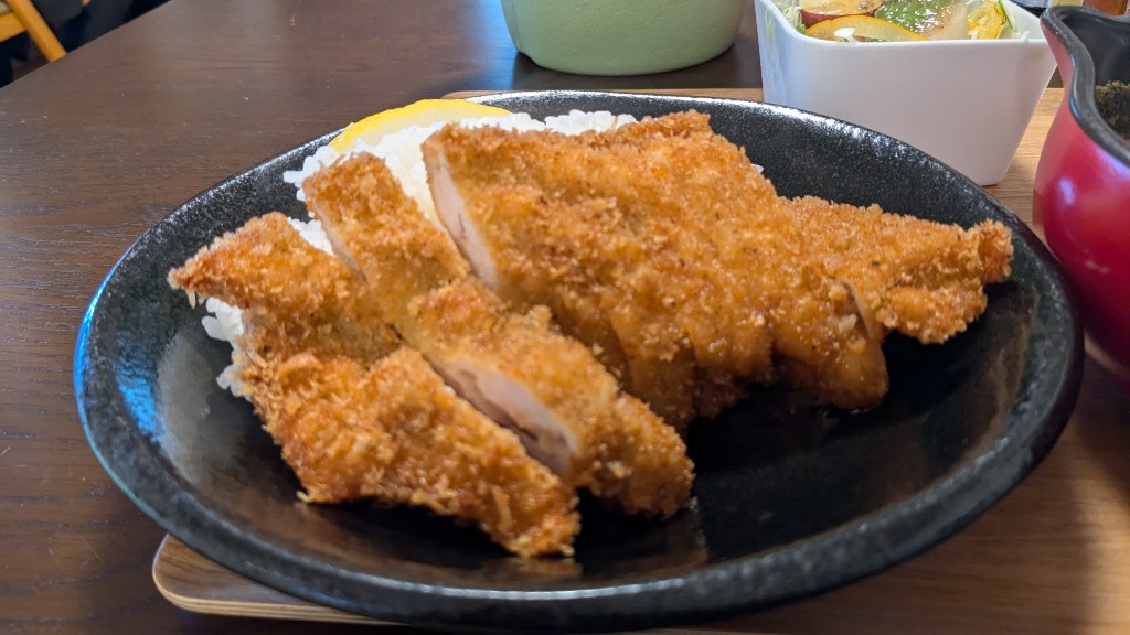 つくしの人気メニューチキンカツスープカレー
