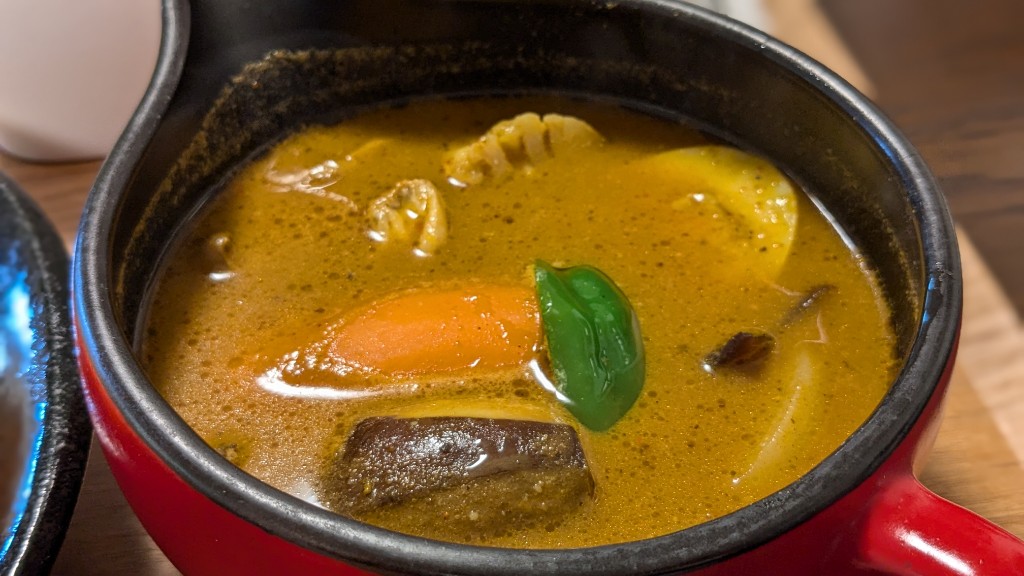 旬な野菜がゴロッと沢山入るつくしのスープカレー